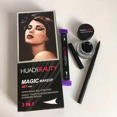 Вид набора Huda Beauty в упаковке